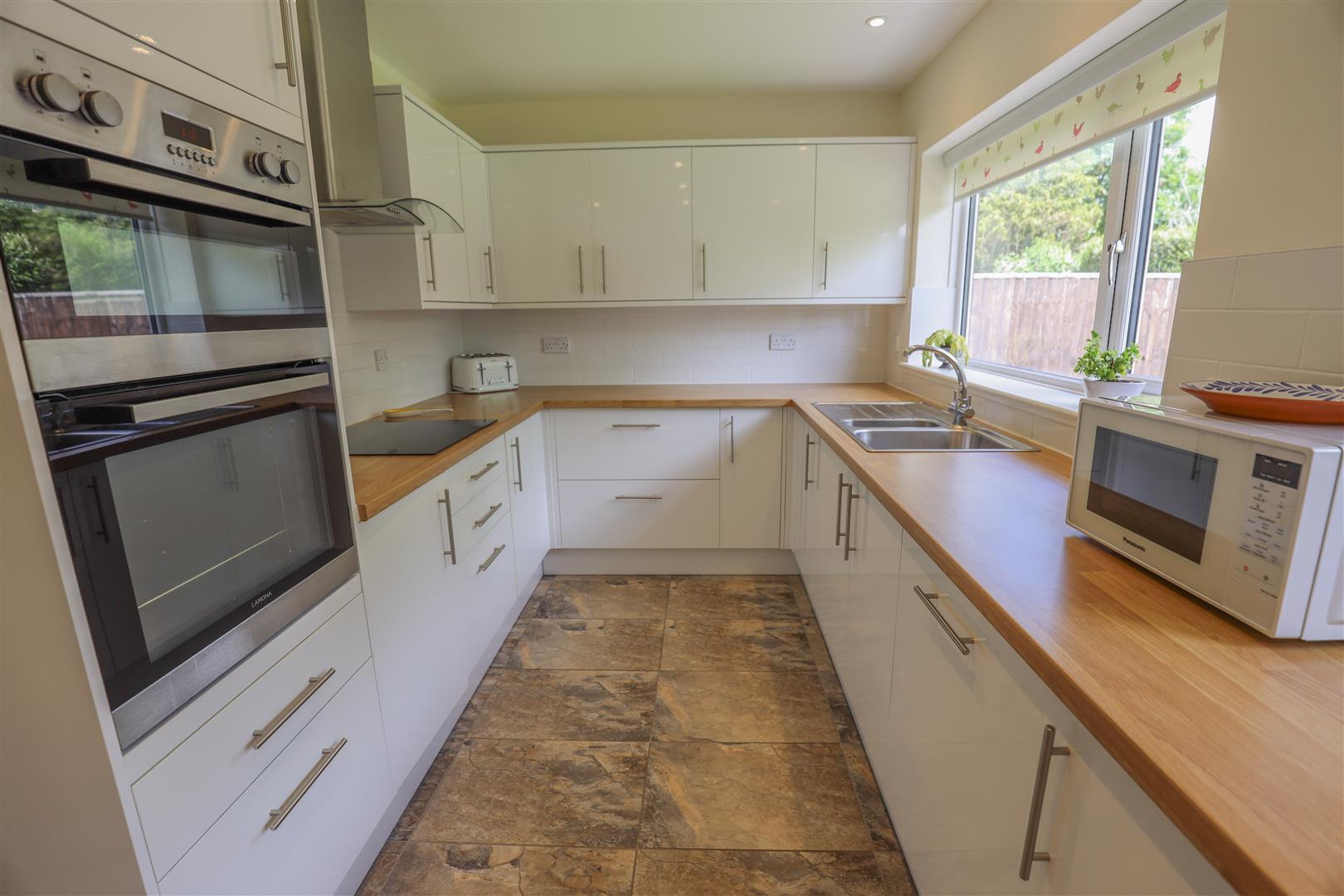 24 Middlegate Court, Cowbridge, Vale Of Glamorgan, CF71 7EF